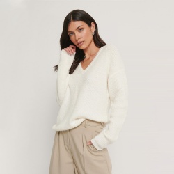 Loose v-neck omens white knit jumper